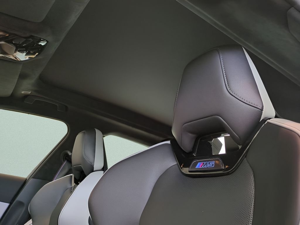New 2026 Vegas Red Metallic BMW Base image 20