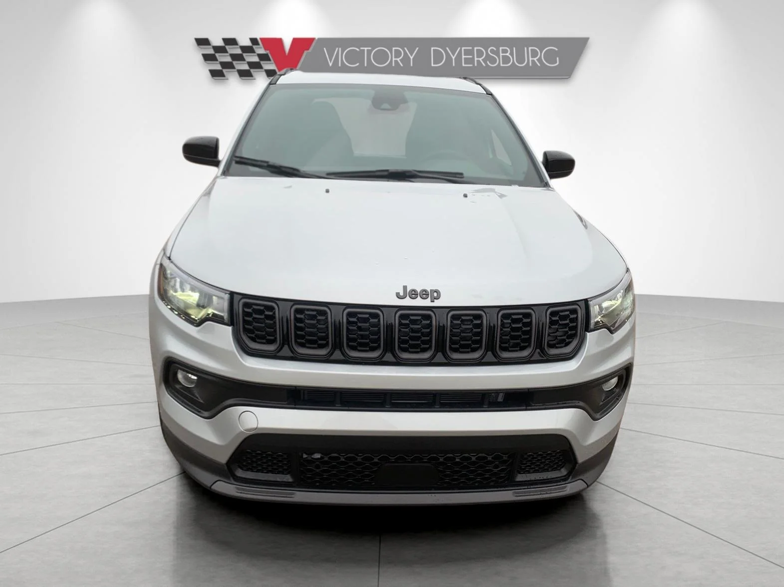 New 2026 Silver Zynith Metallic Clear-Coat Exterior Paint Jeep Latitude image 3