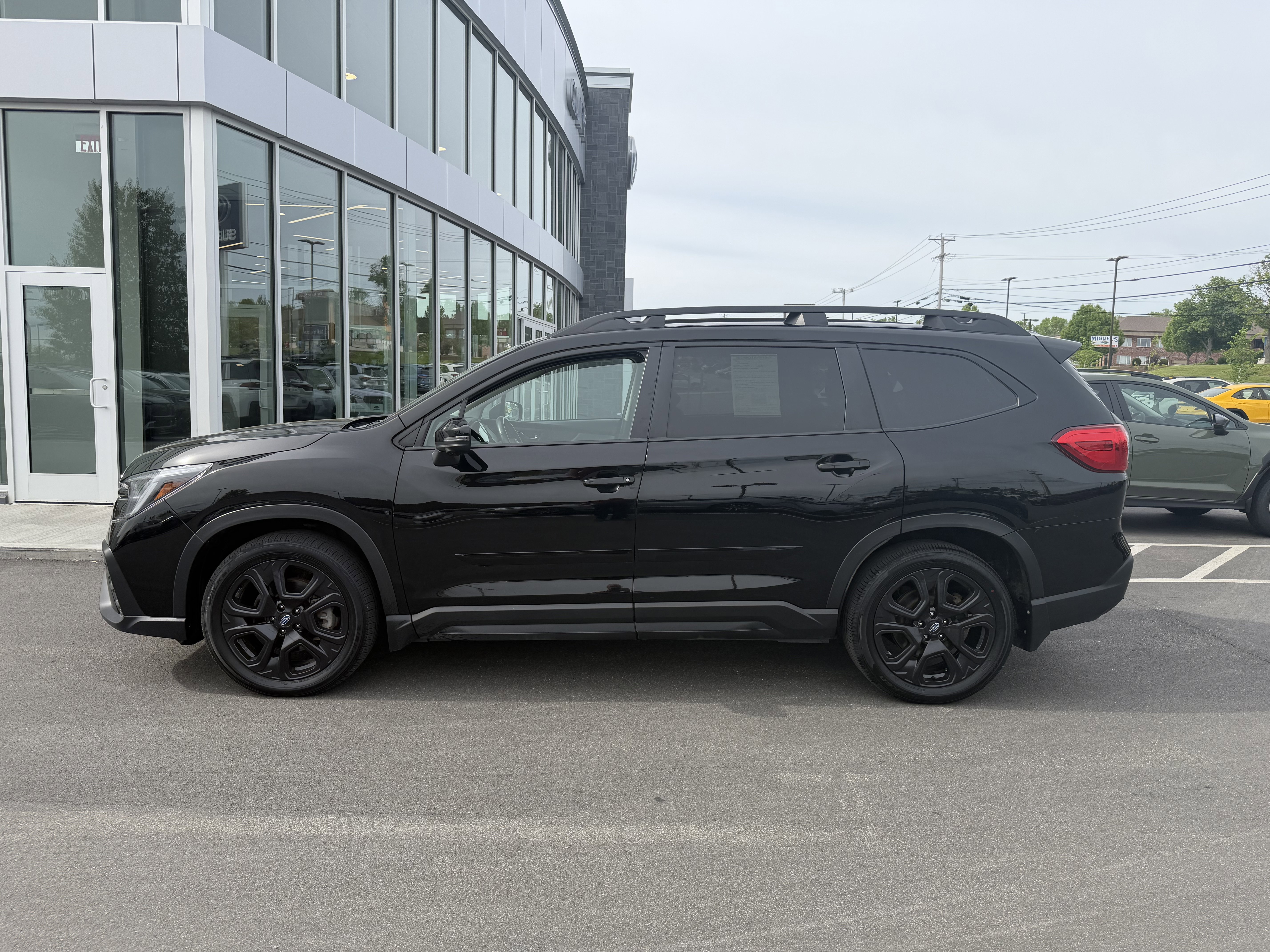 Used 2023 Crystal Black Silica Subaru Onyx Edition Limited image 2