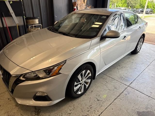 Used 2019 Silver Nissan 2.5 S image 1