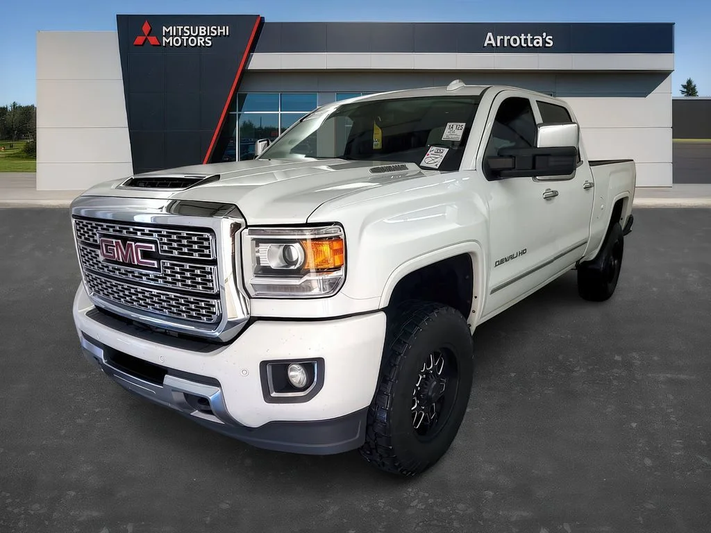 2018 GMC Sierra Denali 4x4 Crew Cab Standard Box SRW's photo