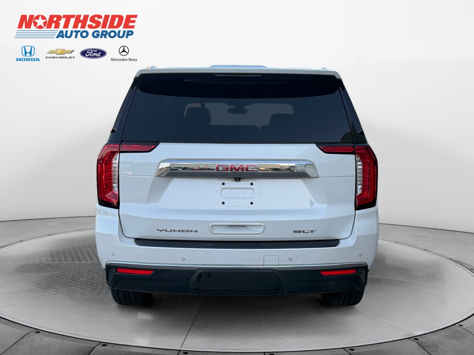 Used 2022 White Frost Tricoat GMC SLT image 6