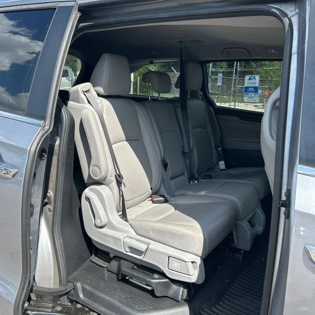 Used 2020 Lunar Silver Metallic Honda EX-L image 12