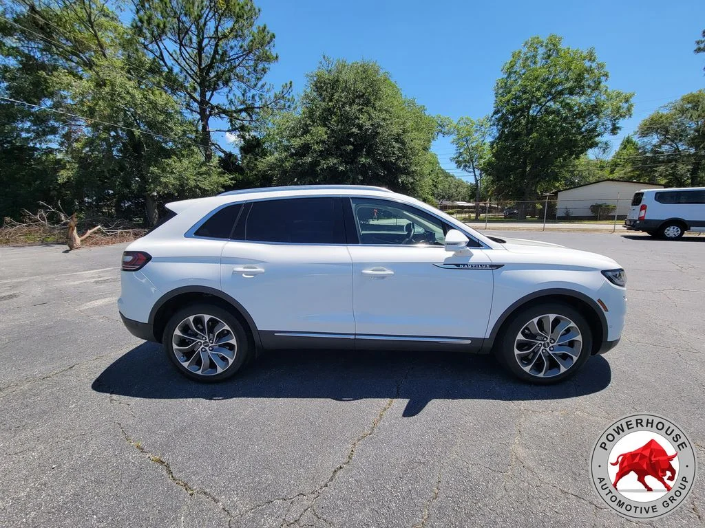 Used 2023 White Lincoln Reserve image 7