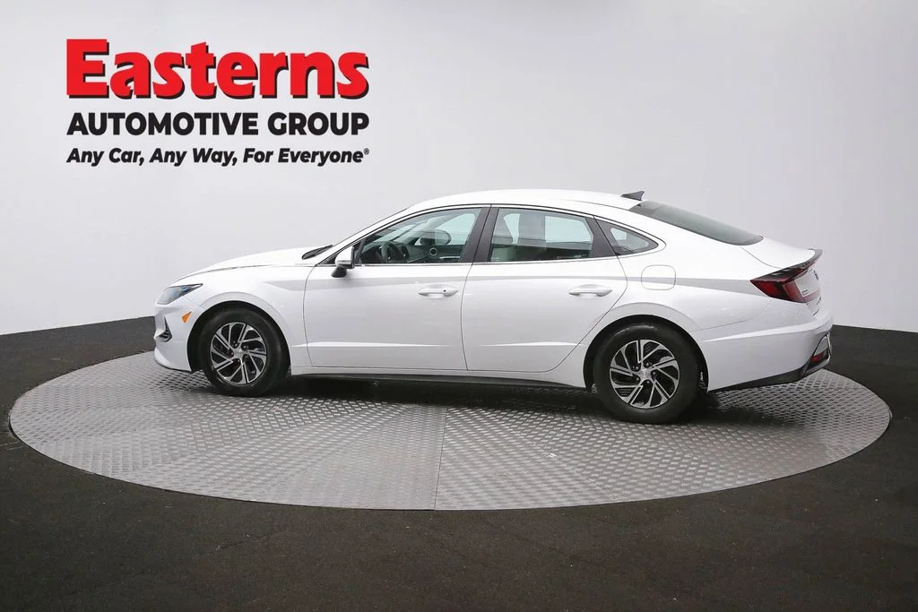 Used 2021 White Hyundai Blue image 57