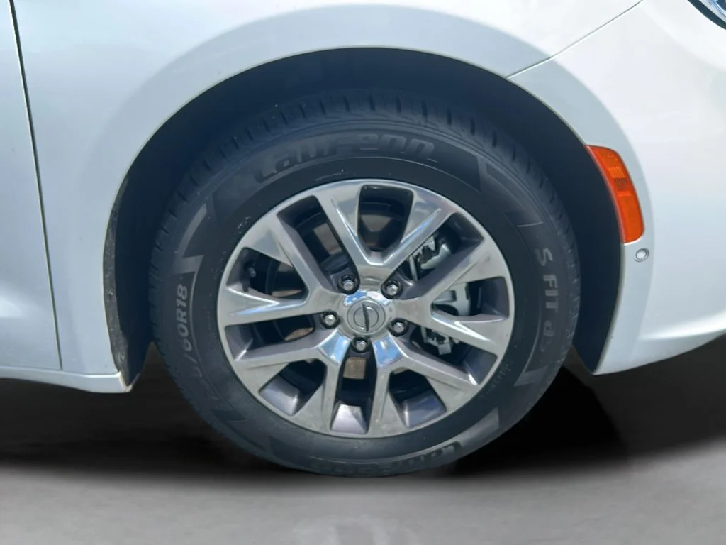 Used 2023 White Chrysler Pinnacle image 25