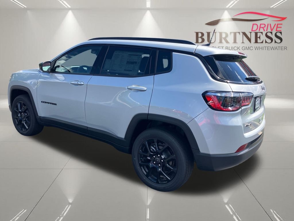 New 2026 Silver Zynith Metallic Clear-Coat Exterior Paint Jeep Latitude image 11