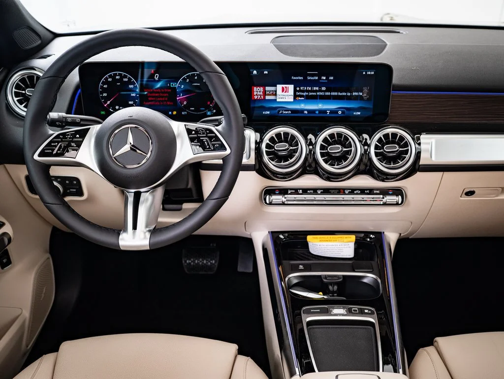 Used 2025 Night Black Mercedes-Benz GLB 250 image 31