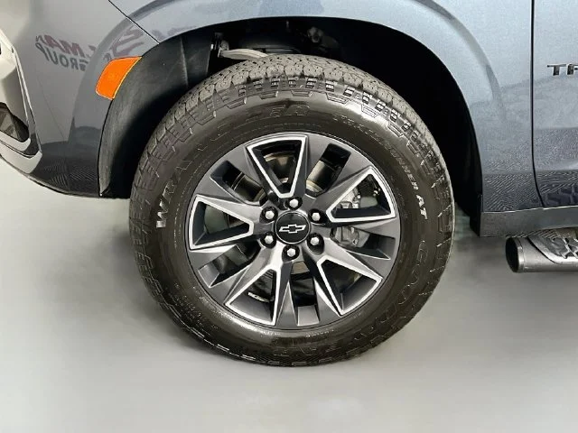 Used 2021 Gray Chevrolet Z71 image 29
