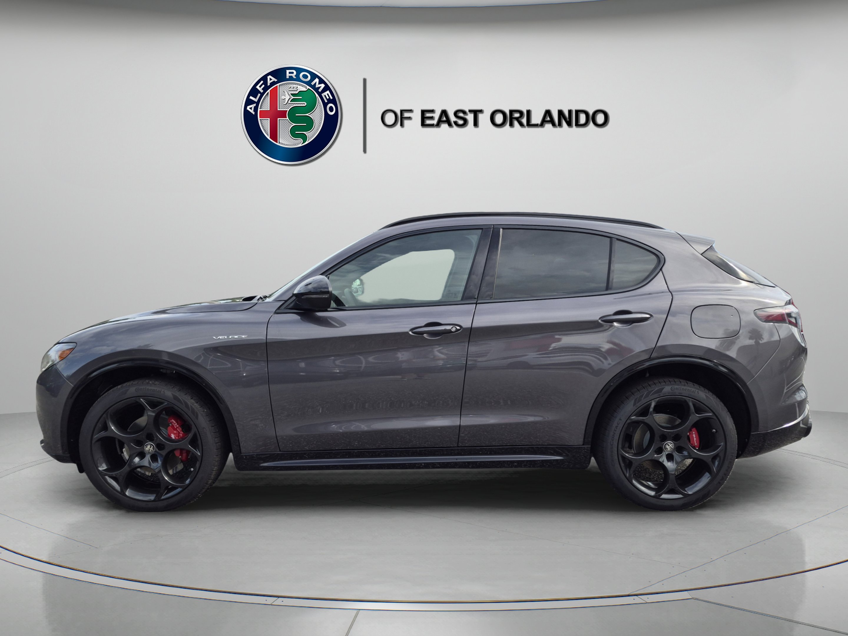 New 2026 Vesuvio Gray Metallic Exterior Paint Alfa Romeo  image 4