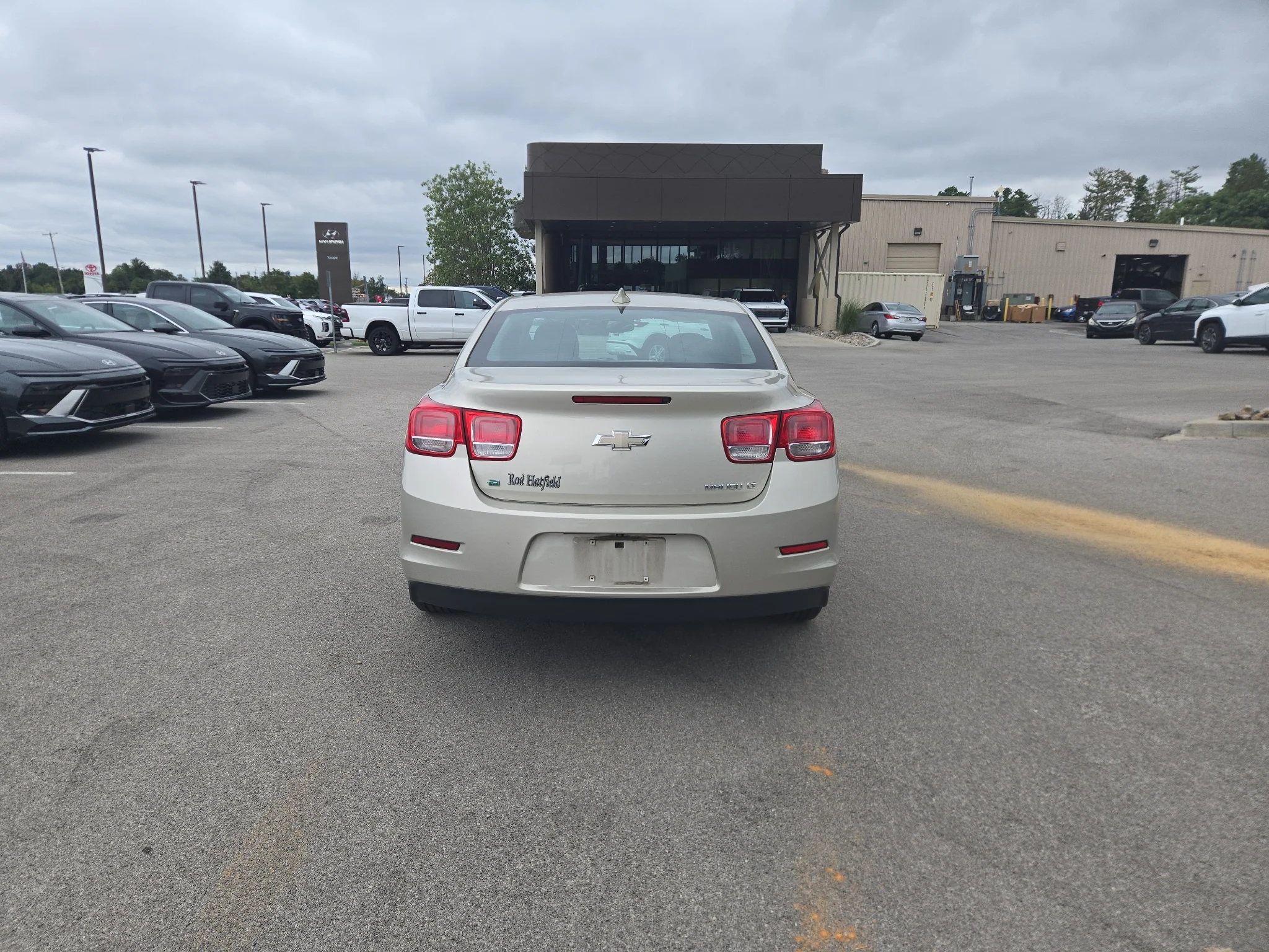 Used 2016 Champagne Silver Metallic Chevrolet LT image 4