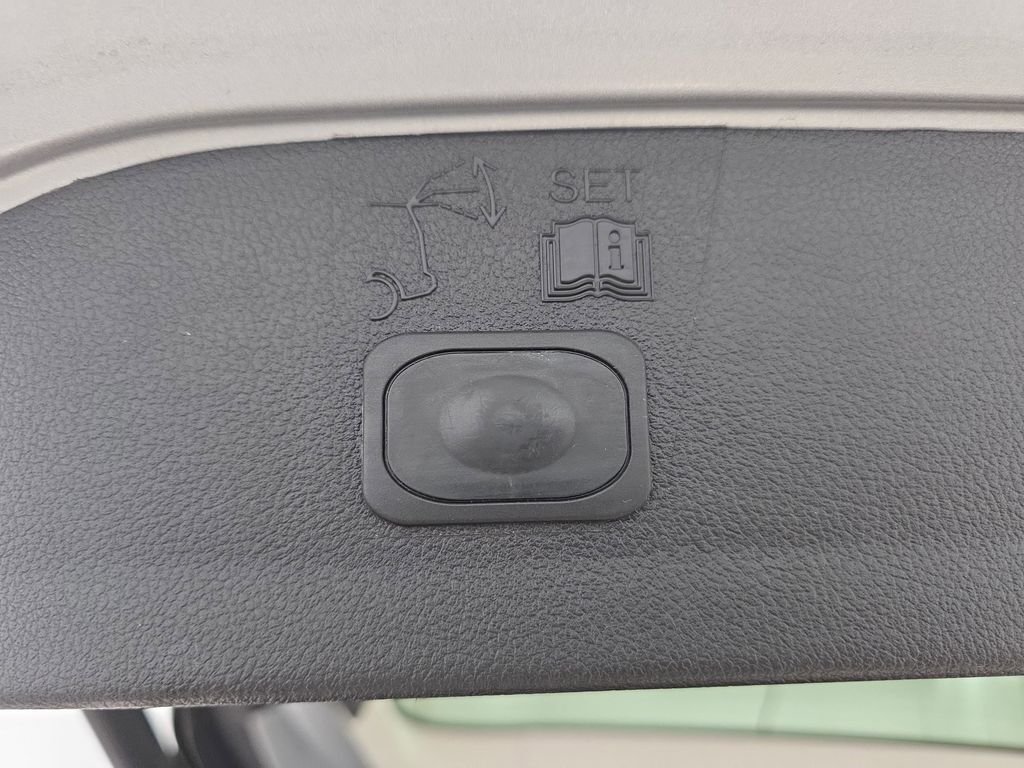 Used 2014 Ingot Silver Ford Titanium image 33