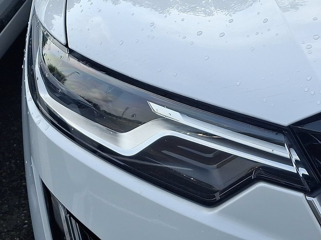 Used 2024 Crystal White Tricoat Cadillac Sport image 4
