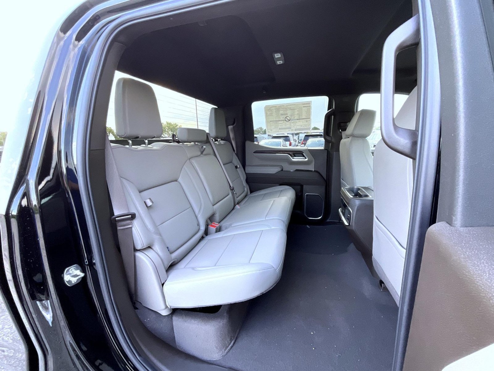 2026 GMC Sierra 1500 SLT - Photo 18