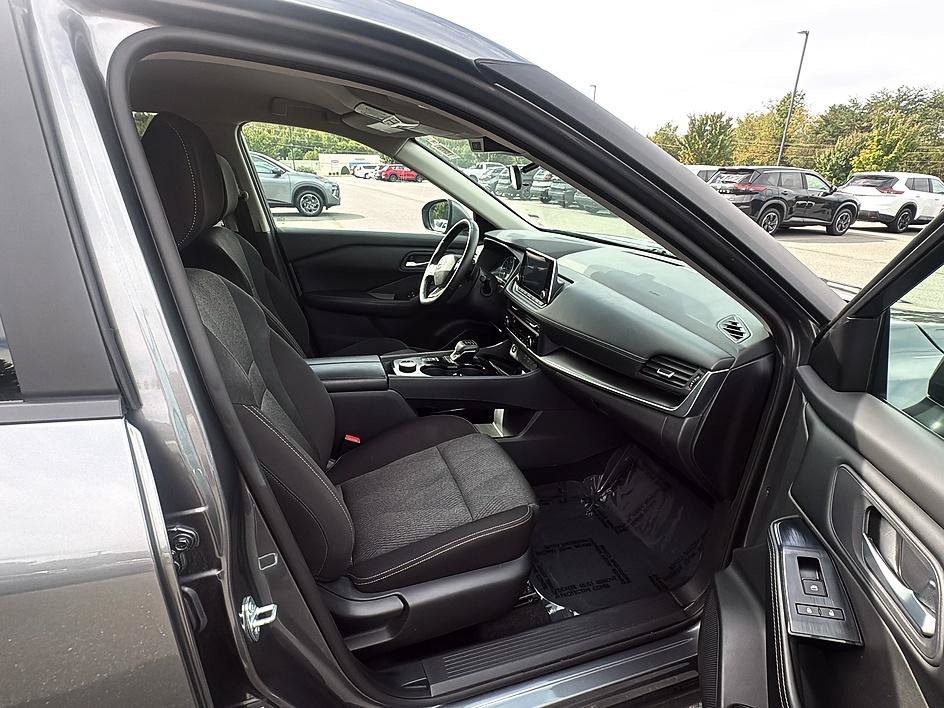 Certified Used 2025 Gun Metallic Nissan SV image 3