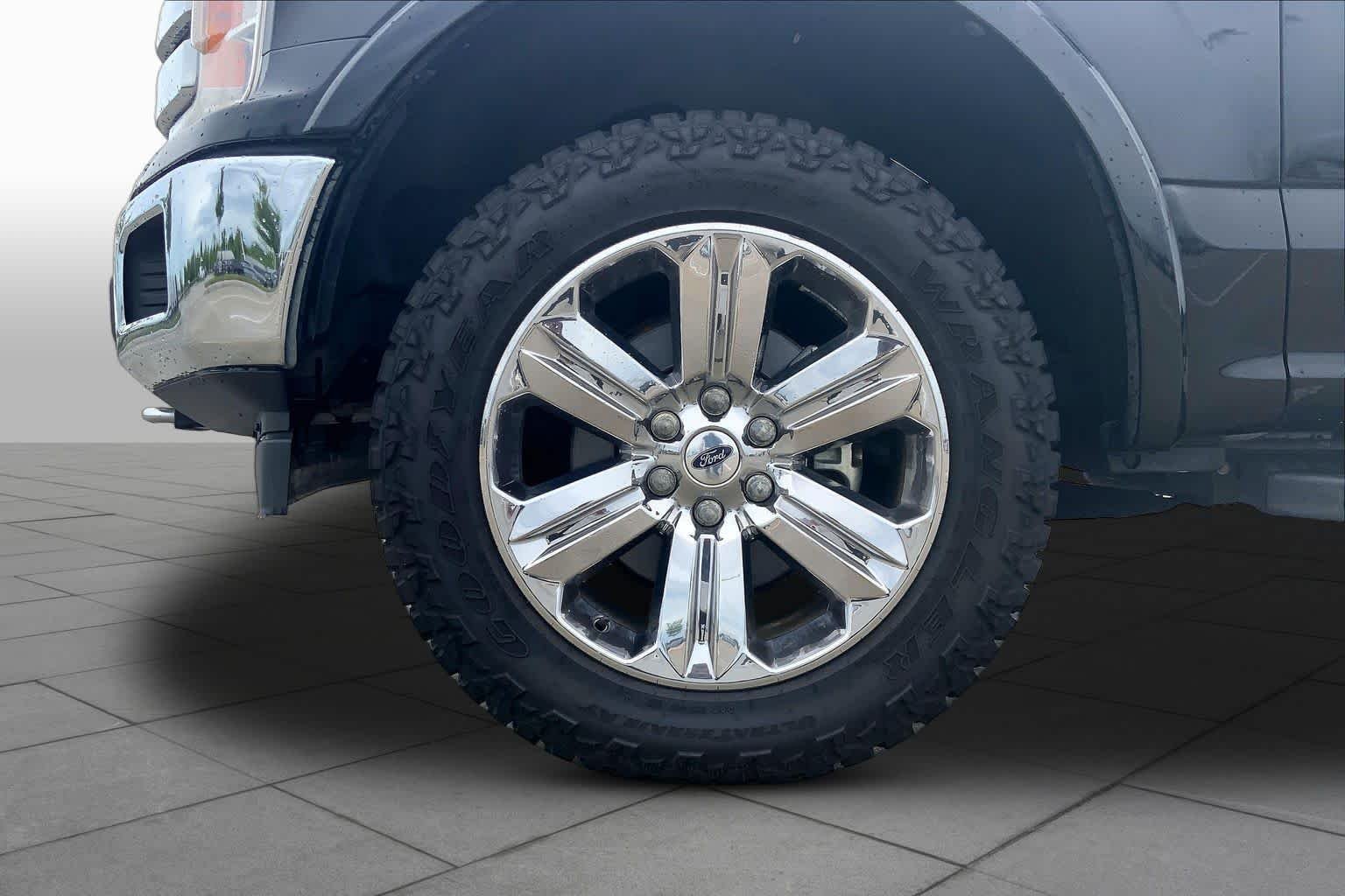 Used 2018 Shadow Black Ford LARIAT image 11