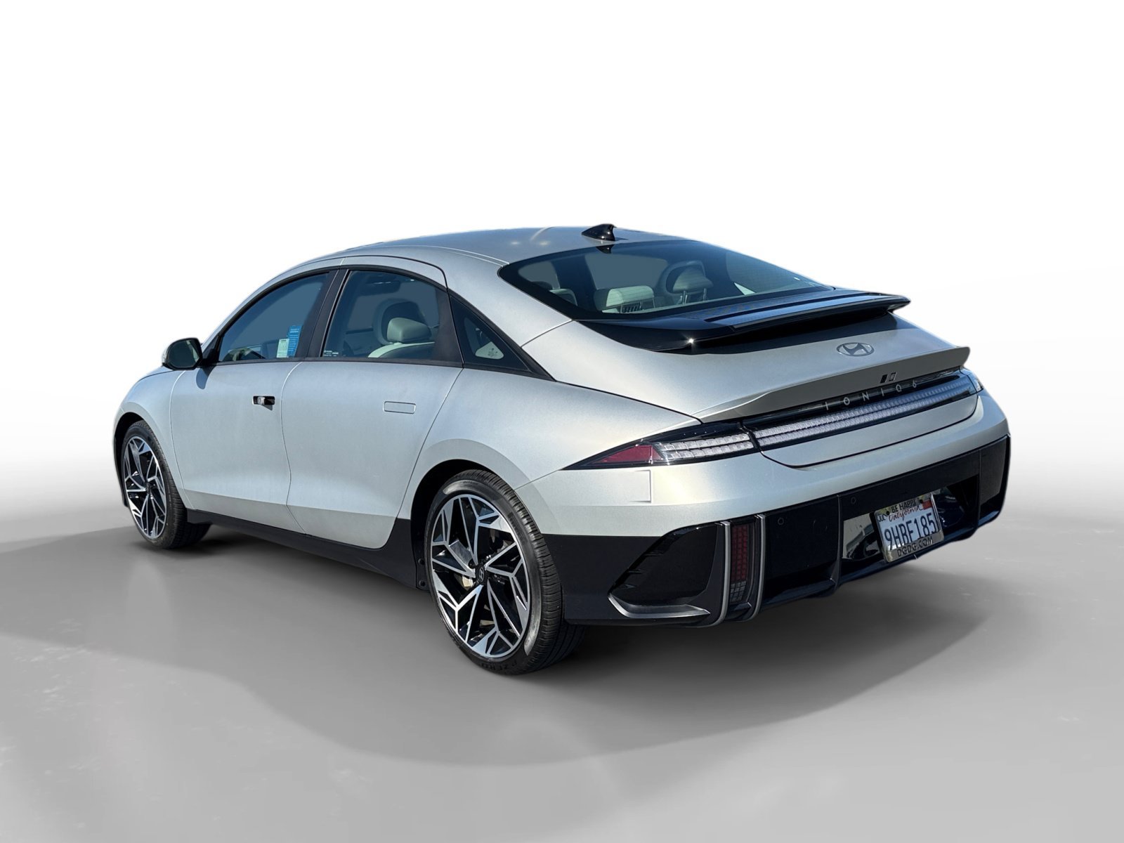 Used 2023 Gold Hyundai SEL image 3