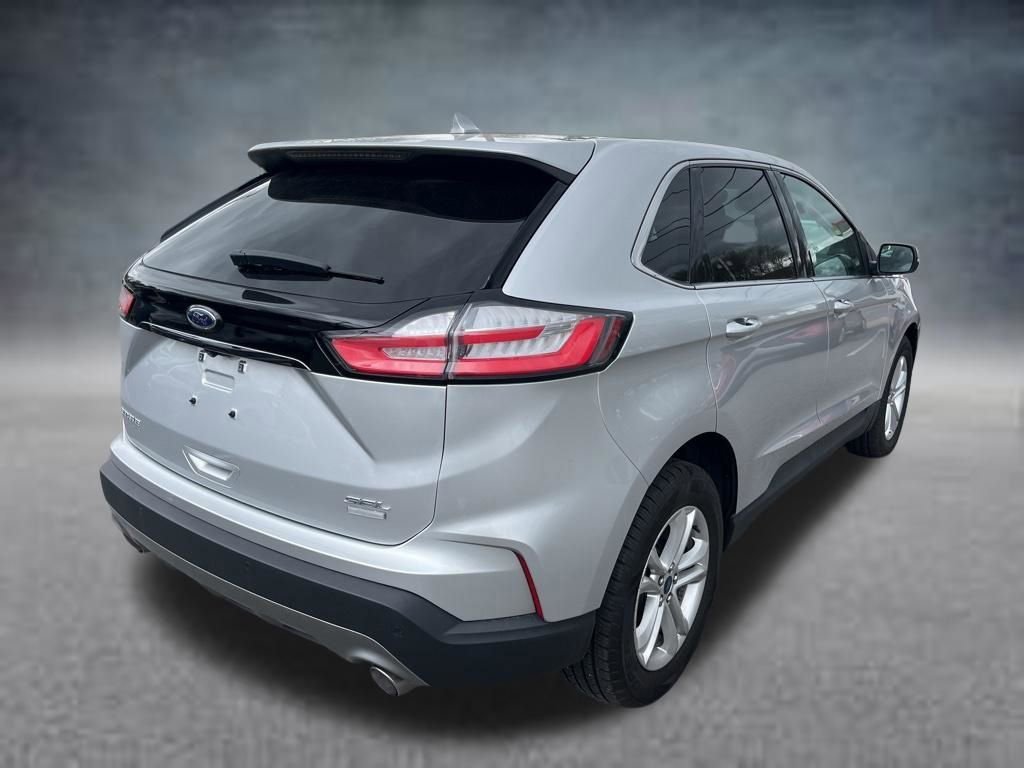Used 2019  Ford SEL image 4