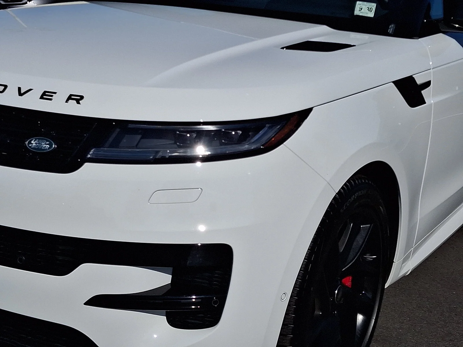 Used 2025 Fuji White   1Aa Land Rover Dynamic SE image 11
