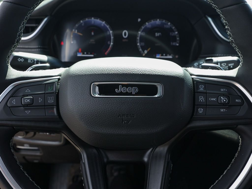 New 2026 Diamond Black Crystal Pearl-Coat Exterior Paint Jeep Laredo X image 24