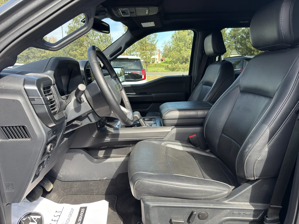 Used 2025 Gray Metallic Ford LARIAT image 12