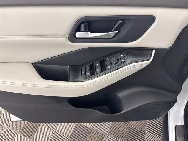 New 2026 Everest White Pearl TriCoat Nissan Dark Armor™ image 18