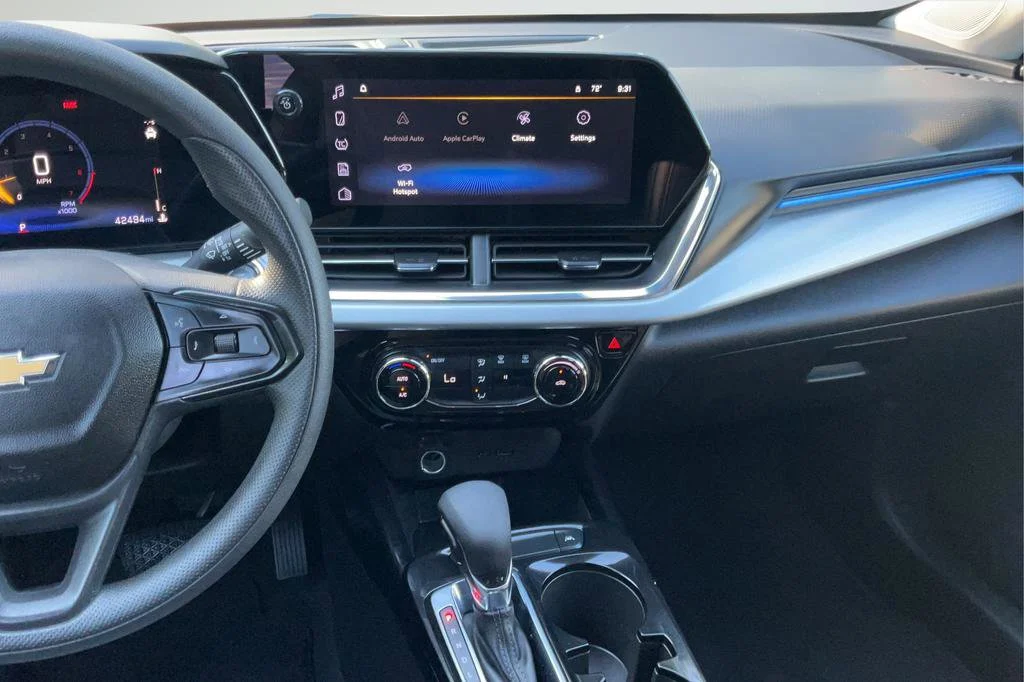 2025 Chevrolet Trax LT - Photo 16