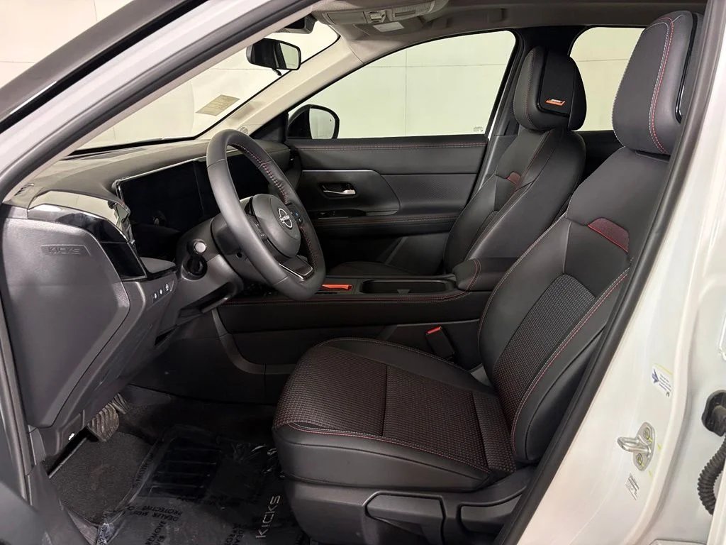 New 2026 Aspen White TriCoat / Super Black Two-tone Nissan SR image 16
