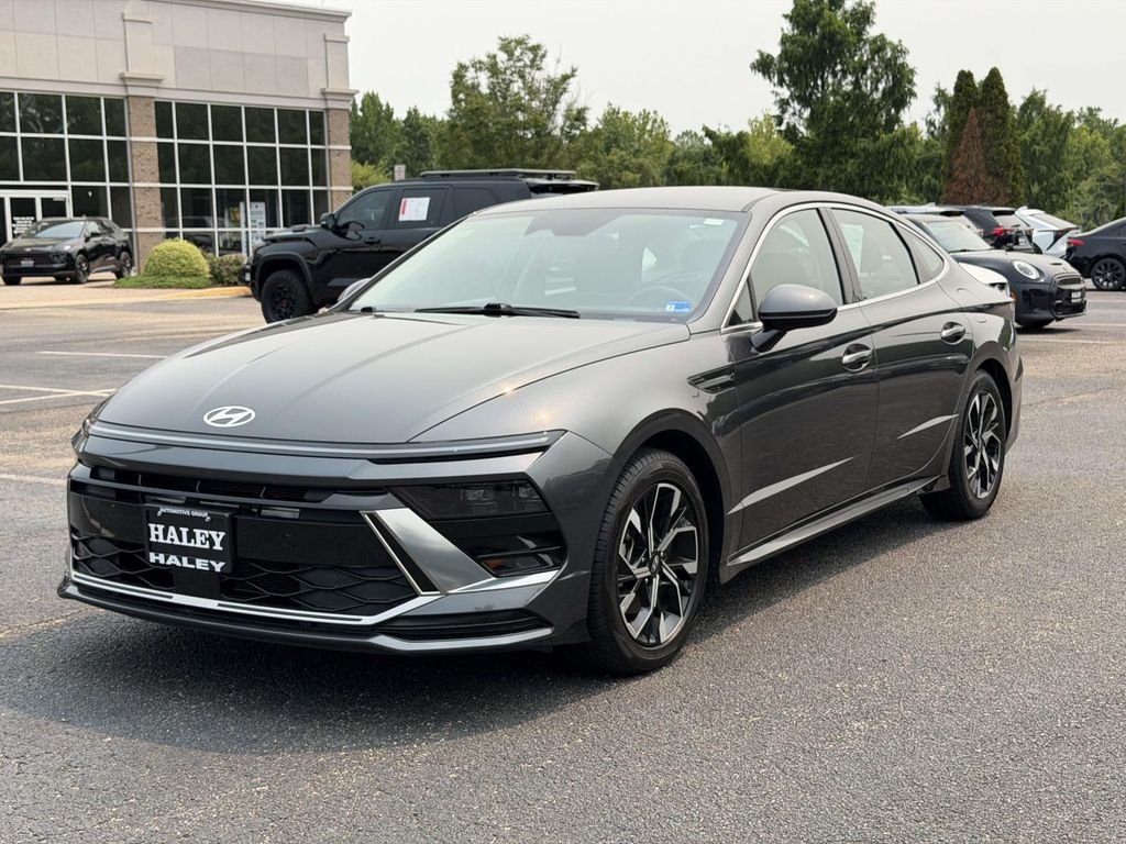 Used 2025 Gray Hyundai SEL image 23