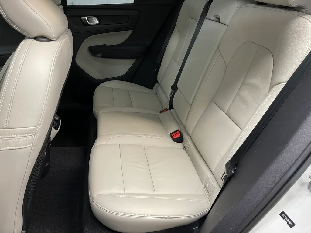 Used 2023 White Volvo B5 Plus Dark Theme image 22