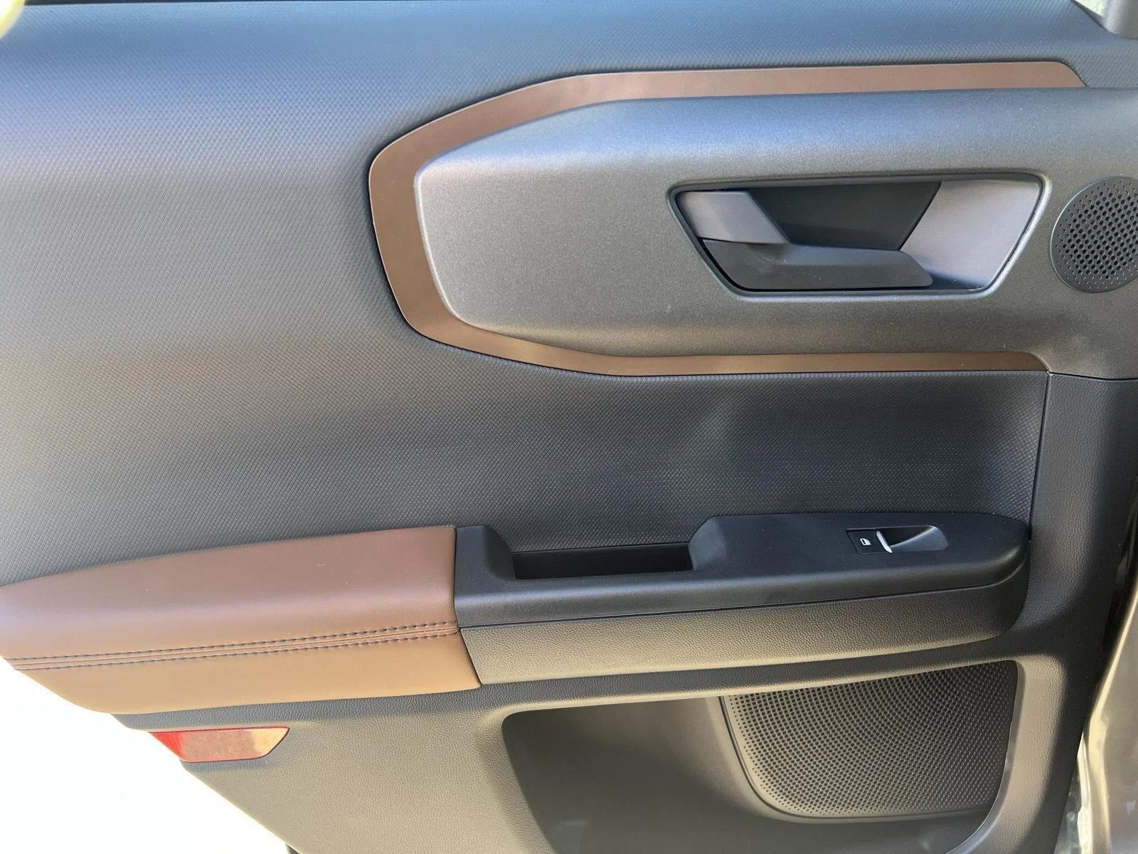 Used 2025 CARBONIZED GRAY METALLIC Ford Outer Banks image 11
