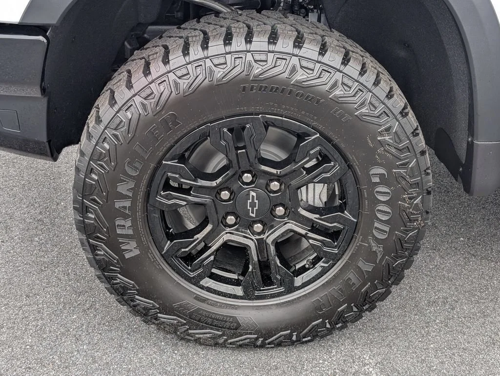 New 2026 Summit White Chevrolet ZR2 image 12