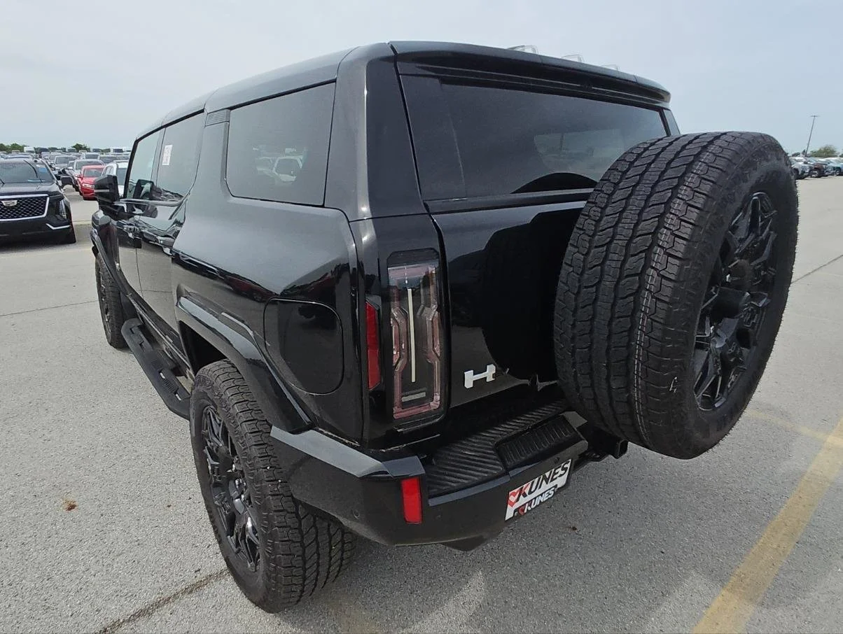 Used 2025 Void Black GMC 2X image 7