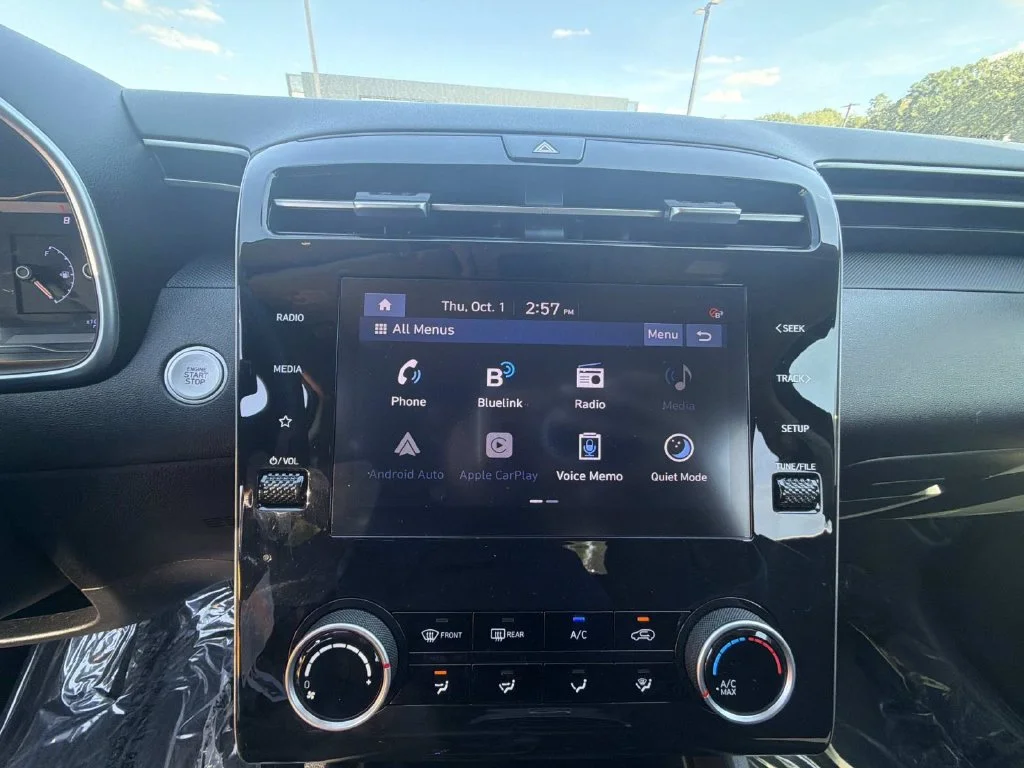 Used 2023 Black Hyundai SEL image 21