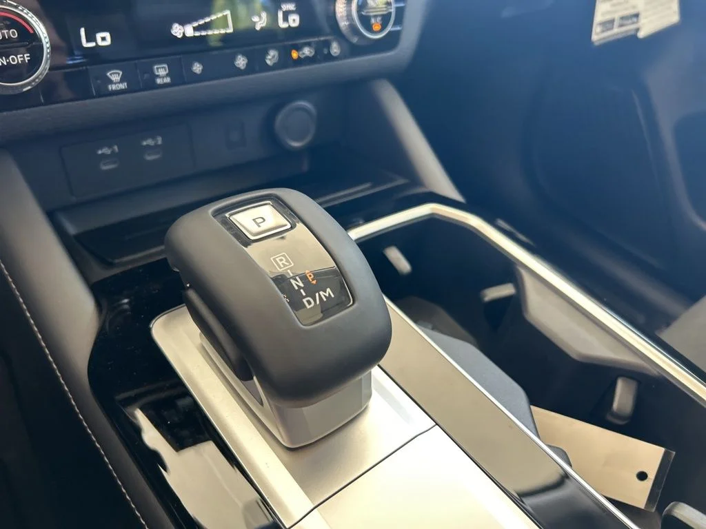 New 2026 Silver Mitsubishi SE 1.5T 2WD image 8