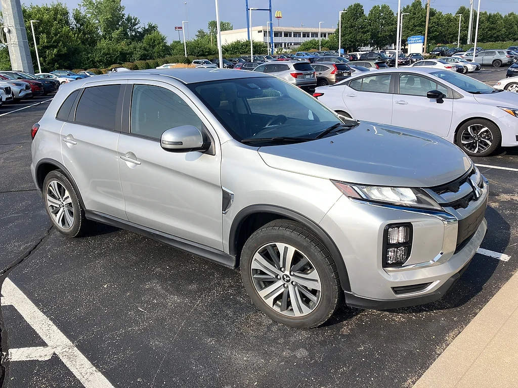 Used 2024 Alloy Silver Metallic Mitsubishi SE image 1