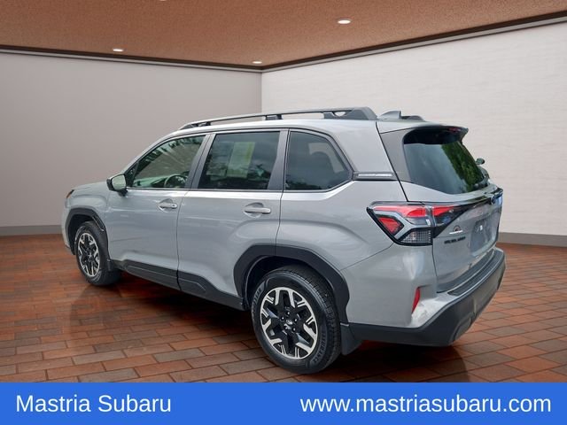 Used 2025 Pearl Subaru Premium image 32