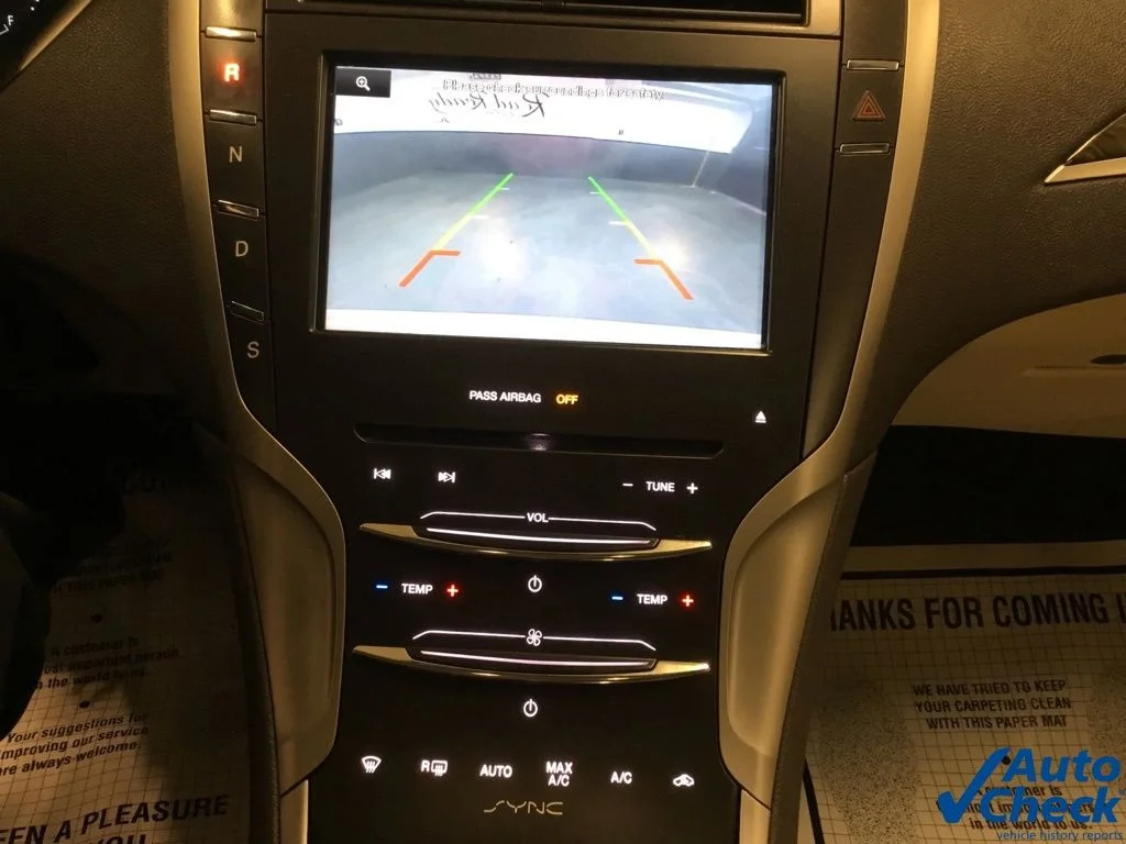 Used 2015 Silver Lincoln Base image 51