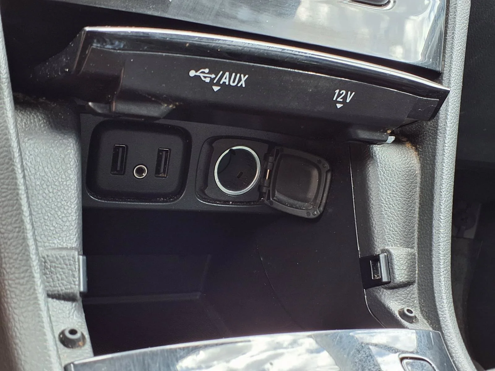 Used 2019 Ebony Twilight Metallic Buick Preferred image 9