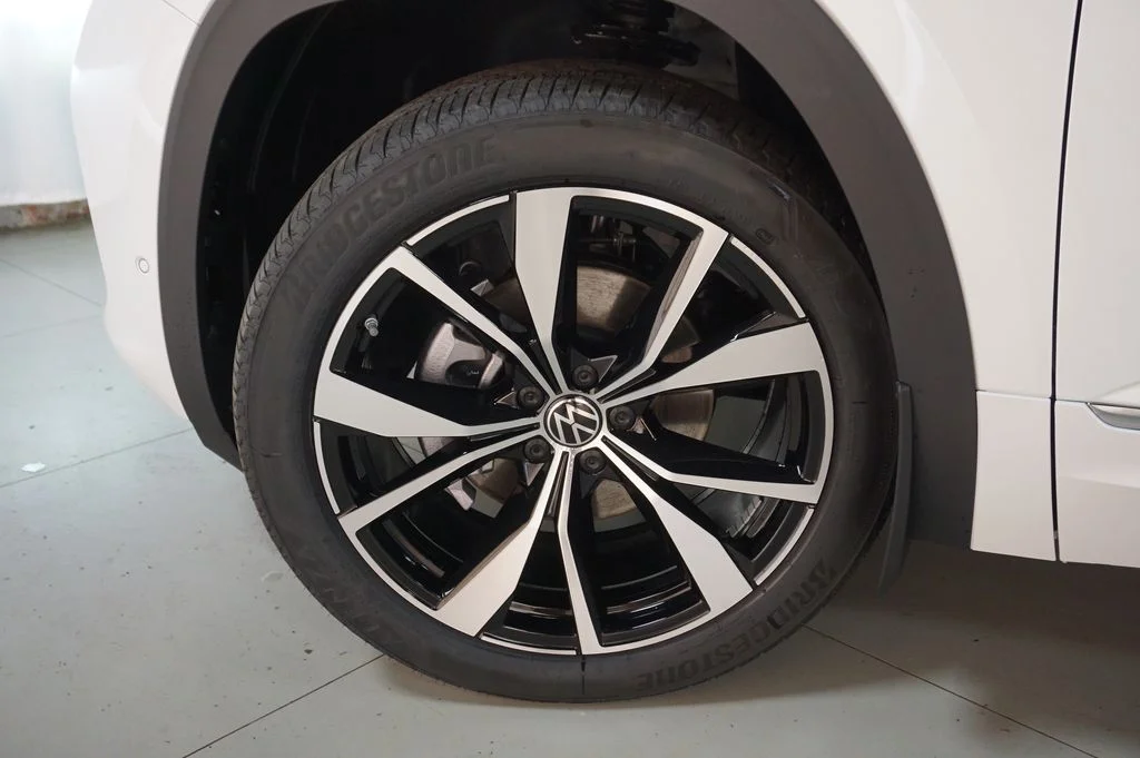 New 2026 Opal White Volkswagen 2.0T SEL Premium R-Line image 36