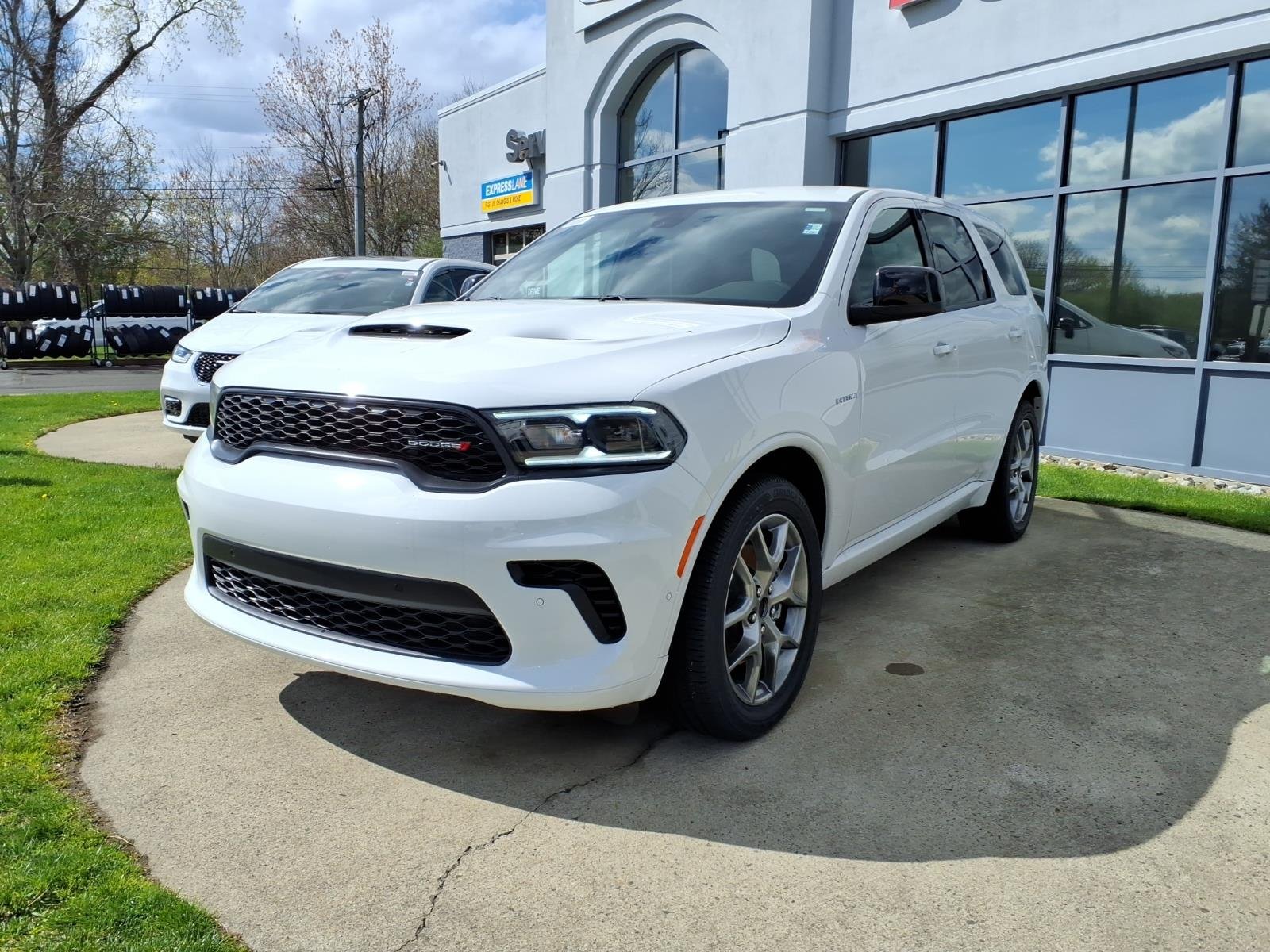 New 2026 White Knuckle Clear-Coat Exterior Paint Dodge GT HEMI V8 image 4