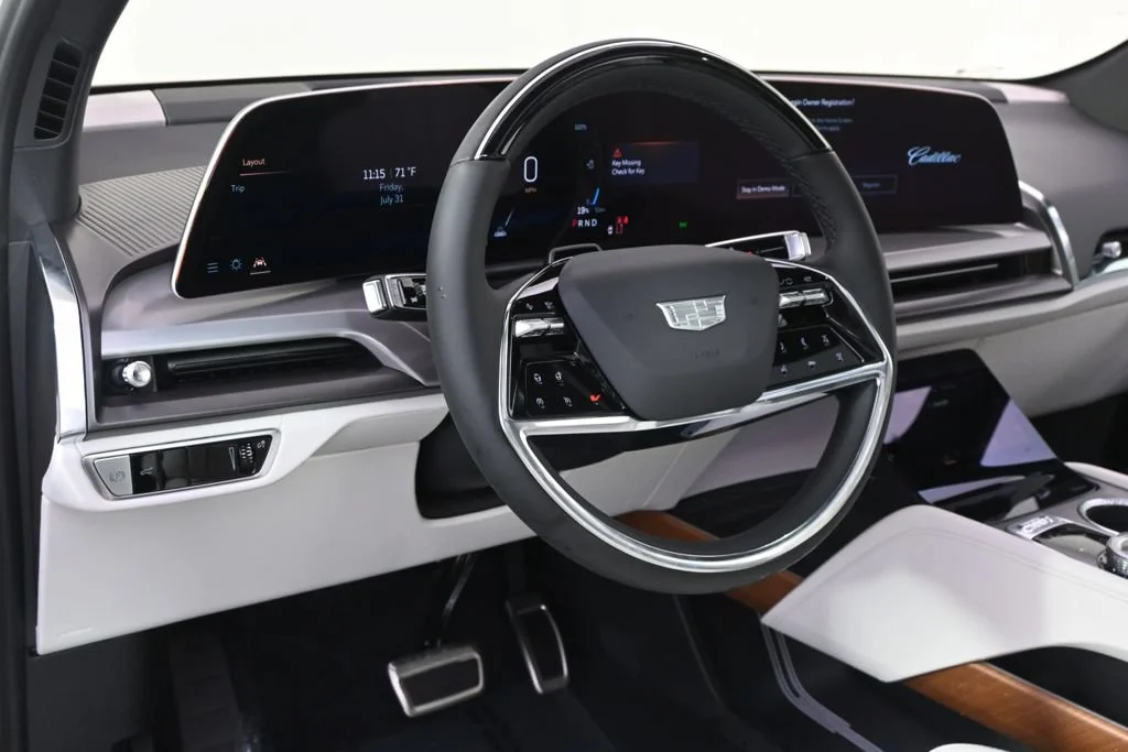2027 Cadillac VISTIQ Sport - Photo 12