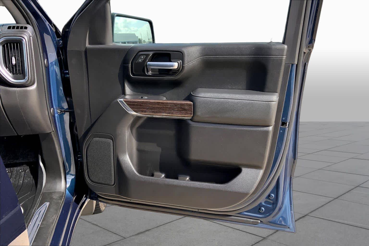 Used 2021 Pacific Blue Metallic GMC Elevation image 22