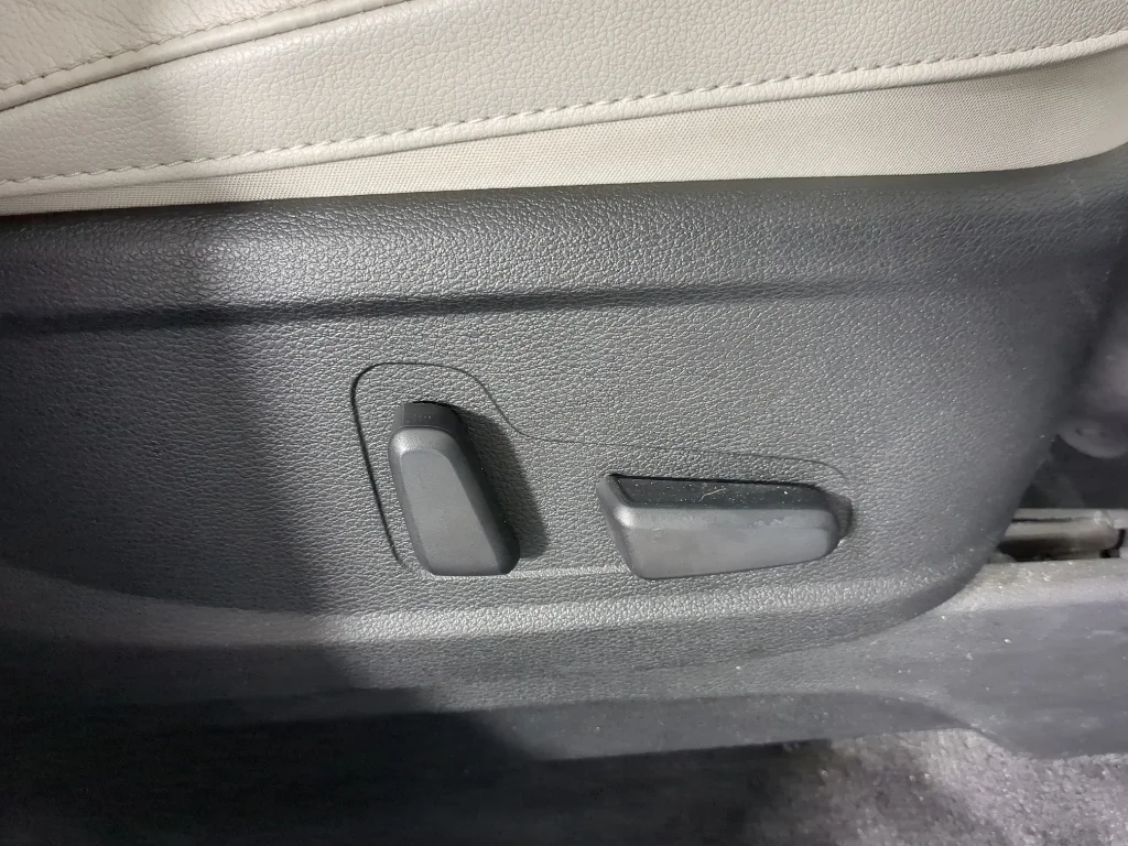 Used 2020 White Kia SX image 22