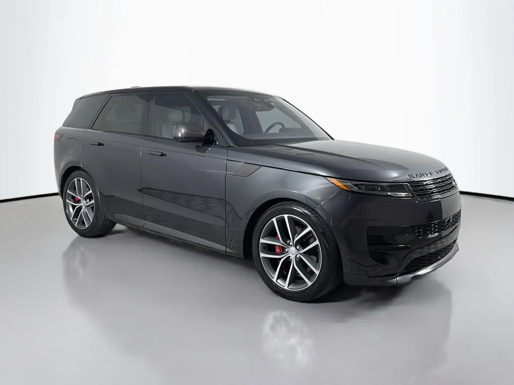 Used 2023 Gray Land Rover SE Dynamic image 3