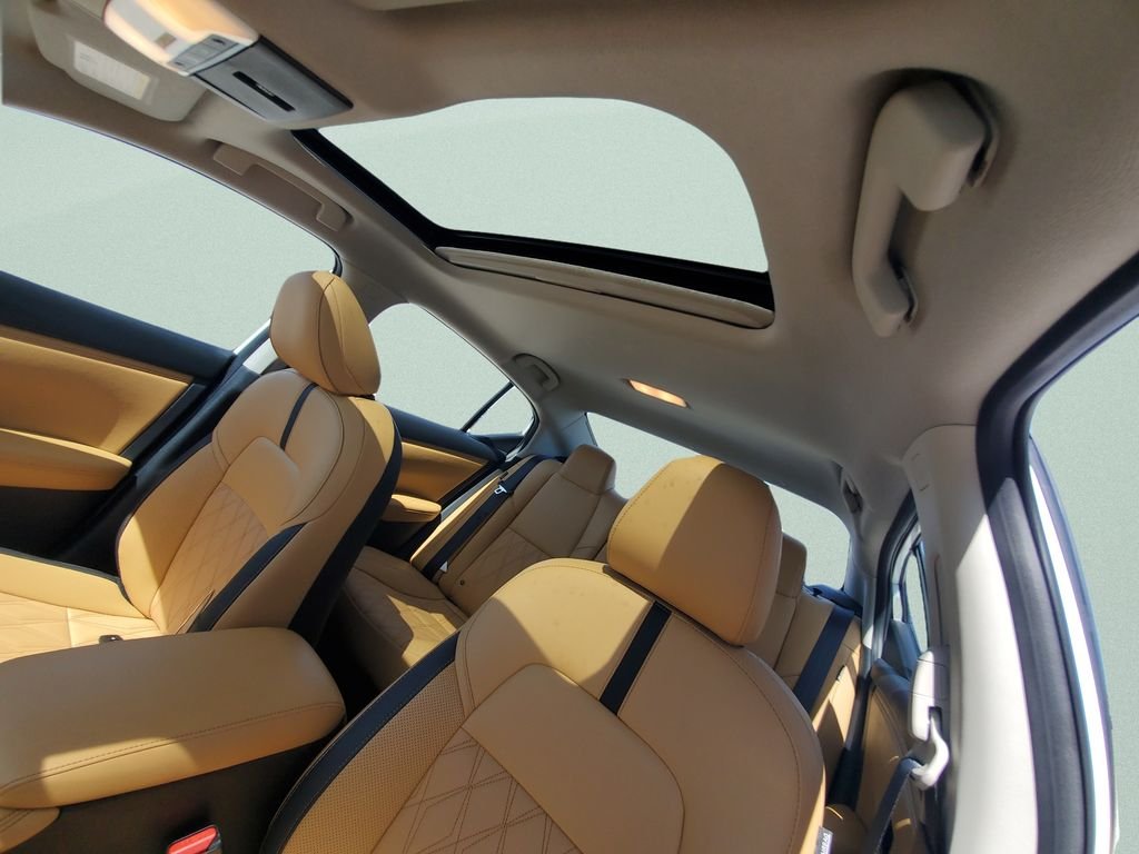 Used 2025 White Nissan SV image 16