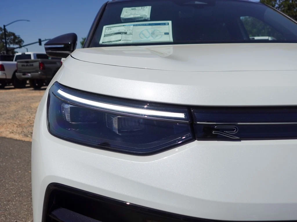 New 2026 Opal White w/Deep Black Roof Volkswagen 2.0T SE R-Line Black image 4