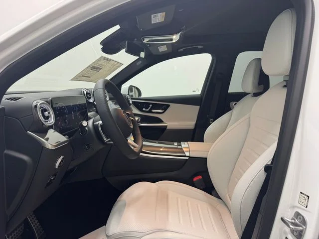 New 2026 MANUFAKTUR Moonlight Whit Mercedes-Benz GLC 300 image 17