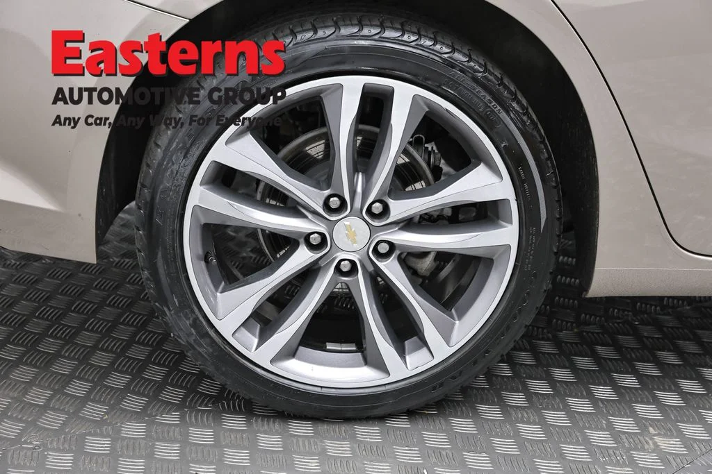 Used 2024 Gray Chevrolet LT image 32