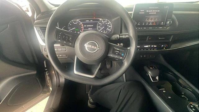 Used 2024 Gray Nissan SV image 16
